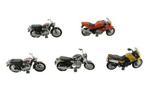 Five diecast Maisto model Triumph motorbikes