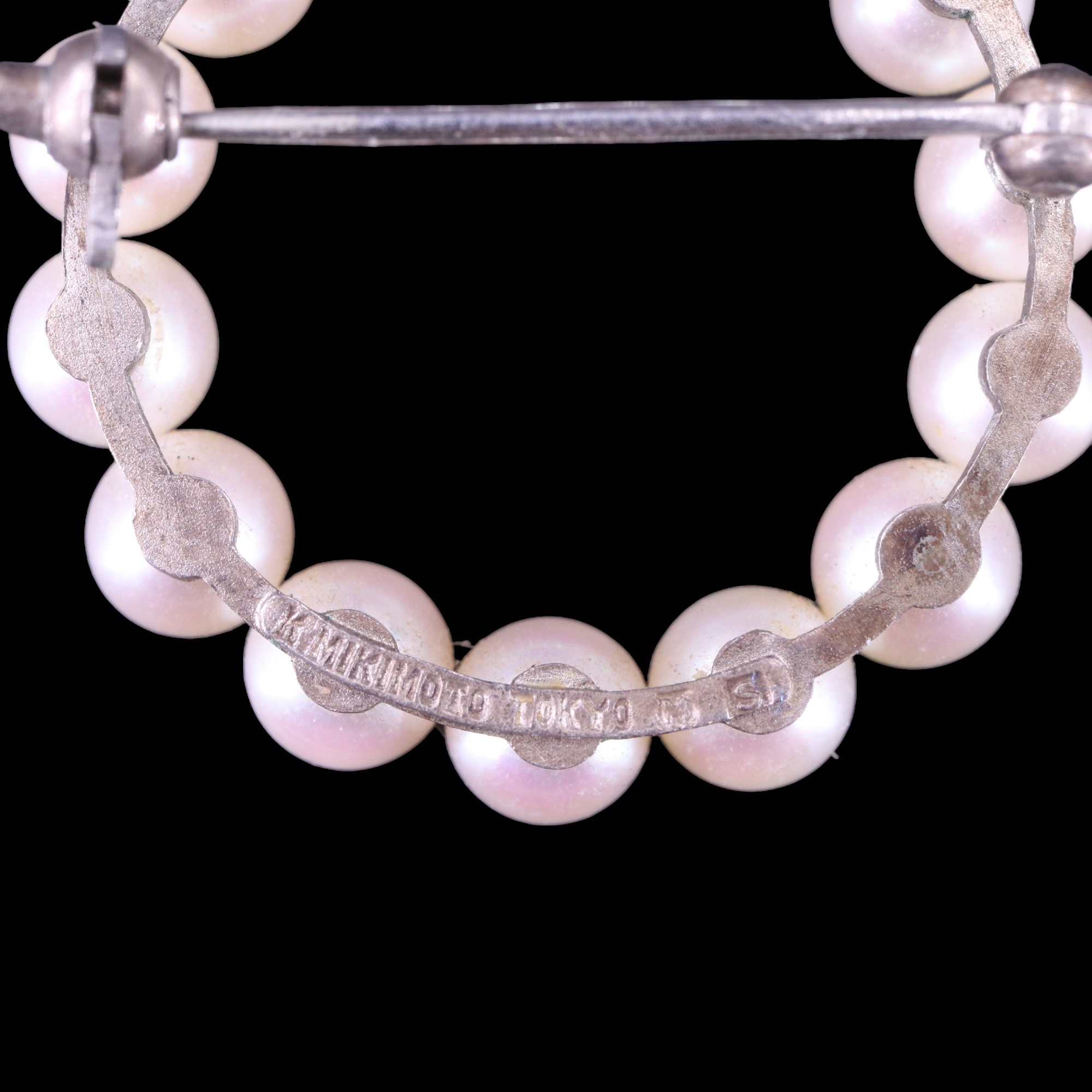 A vintage single-strand necklace of graded pearls, largest 7 mm, 52 cm; together with a pair of 7 mm - Image 2 of 4