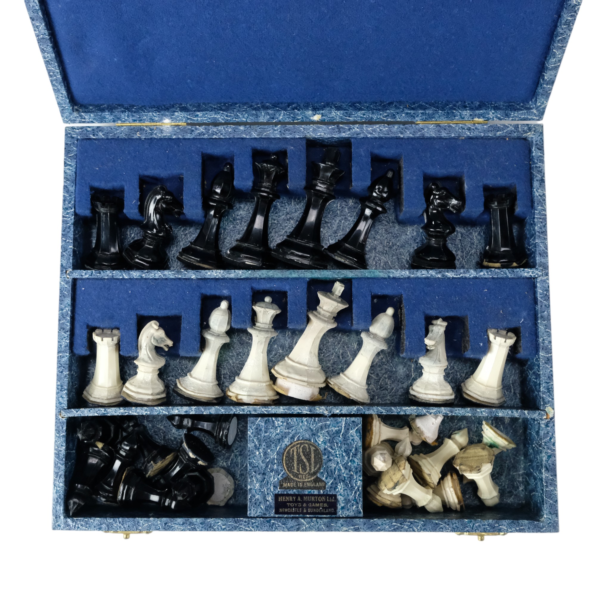 A vintage TSL plastic chess set in original case, circa 1930s, (a/f) - Image 4 of 5