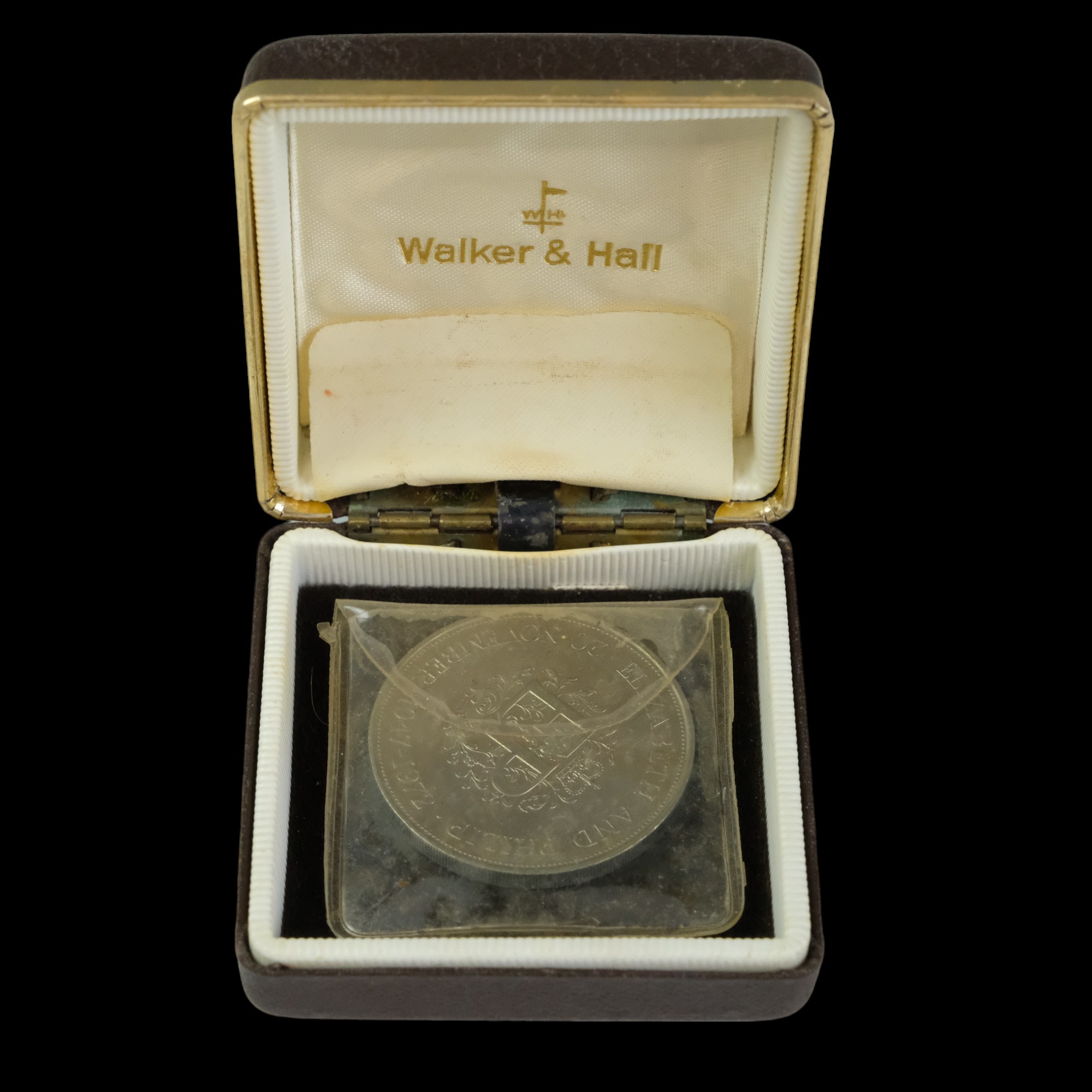 A large group of royal commemorative coins including a framed Royal Wedding coin collection, etc - Image 10 of 12