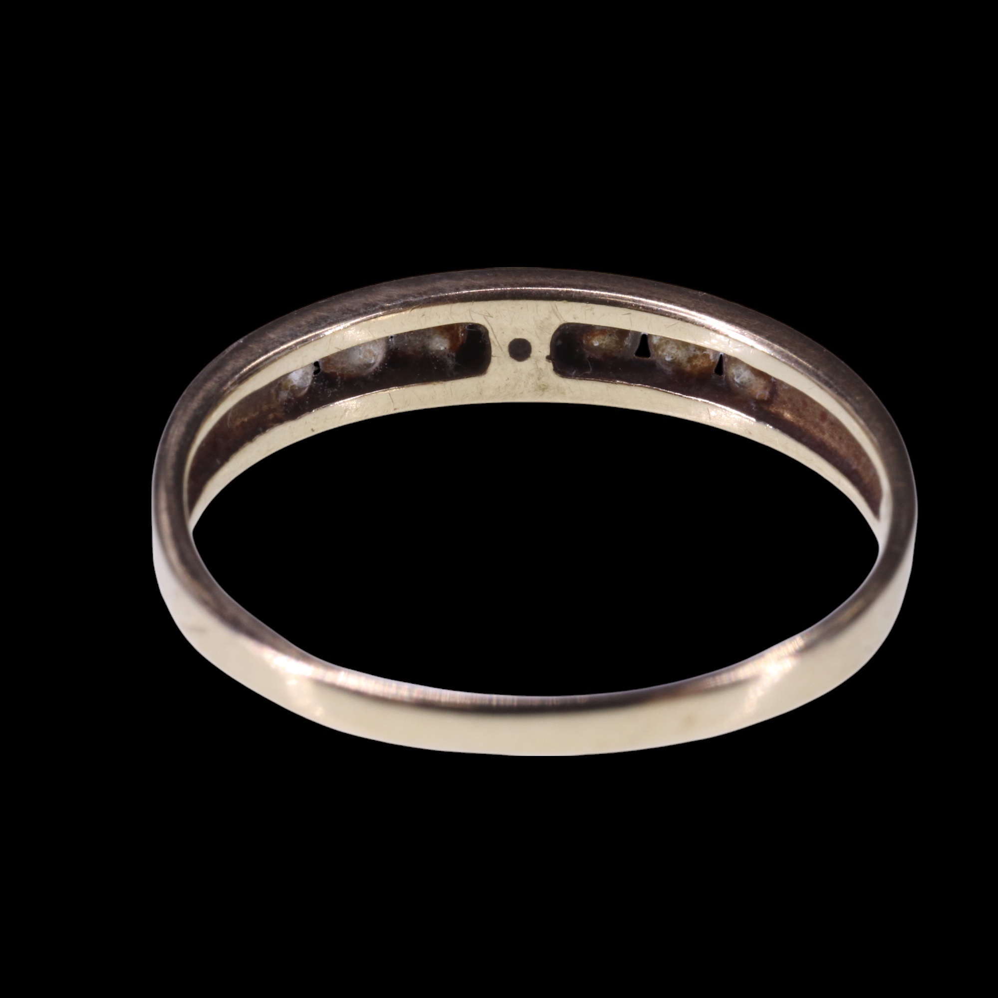 A contemporary channel-set paste and 9 ct yellow metal half-hoop eternity ring, Q/R, 1.6 g - Image 3 of 3