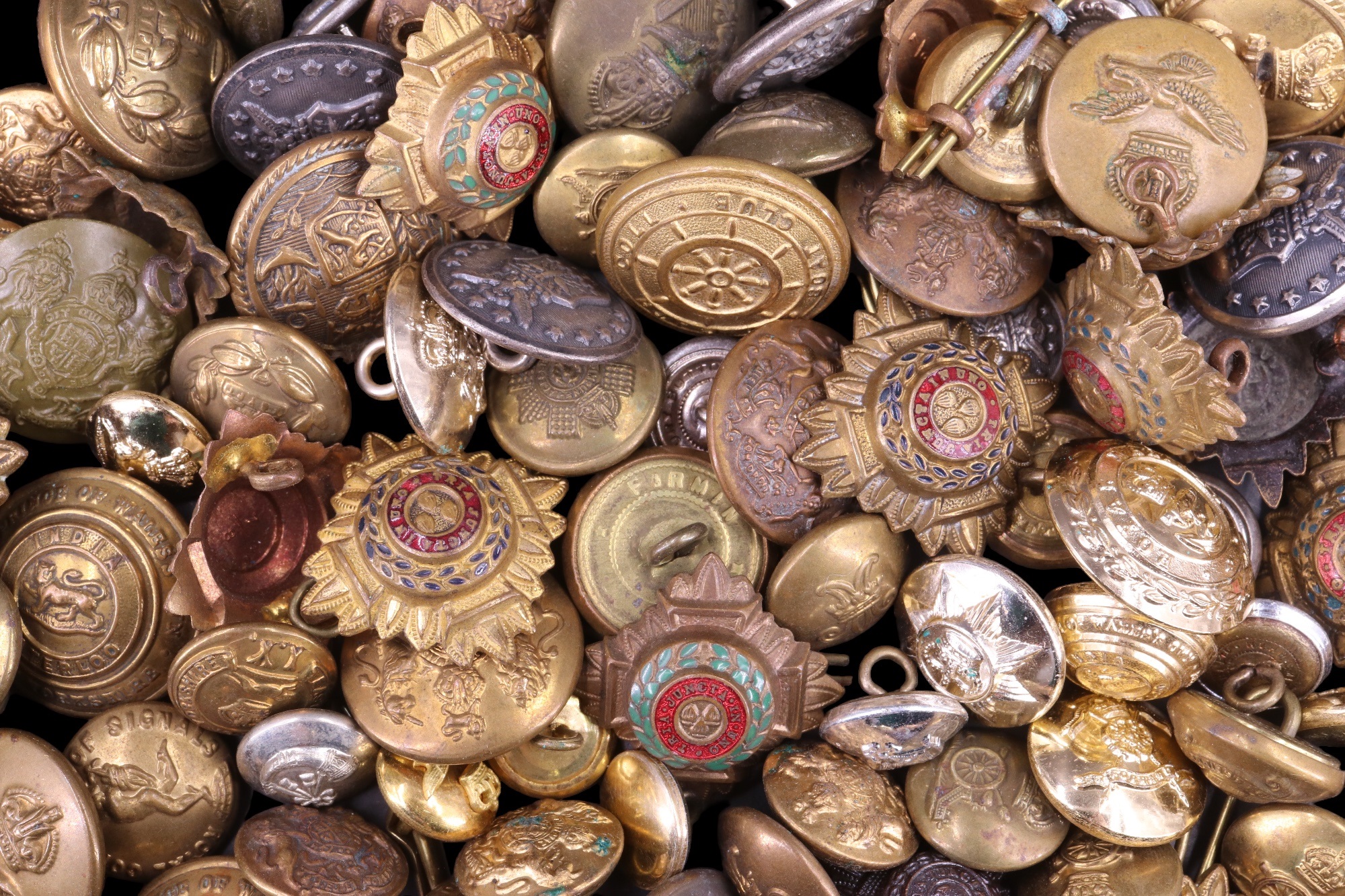 A quantity of British army buttons and rank badges etc - Image 7 of 7