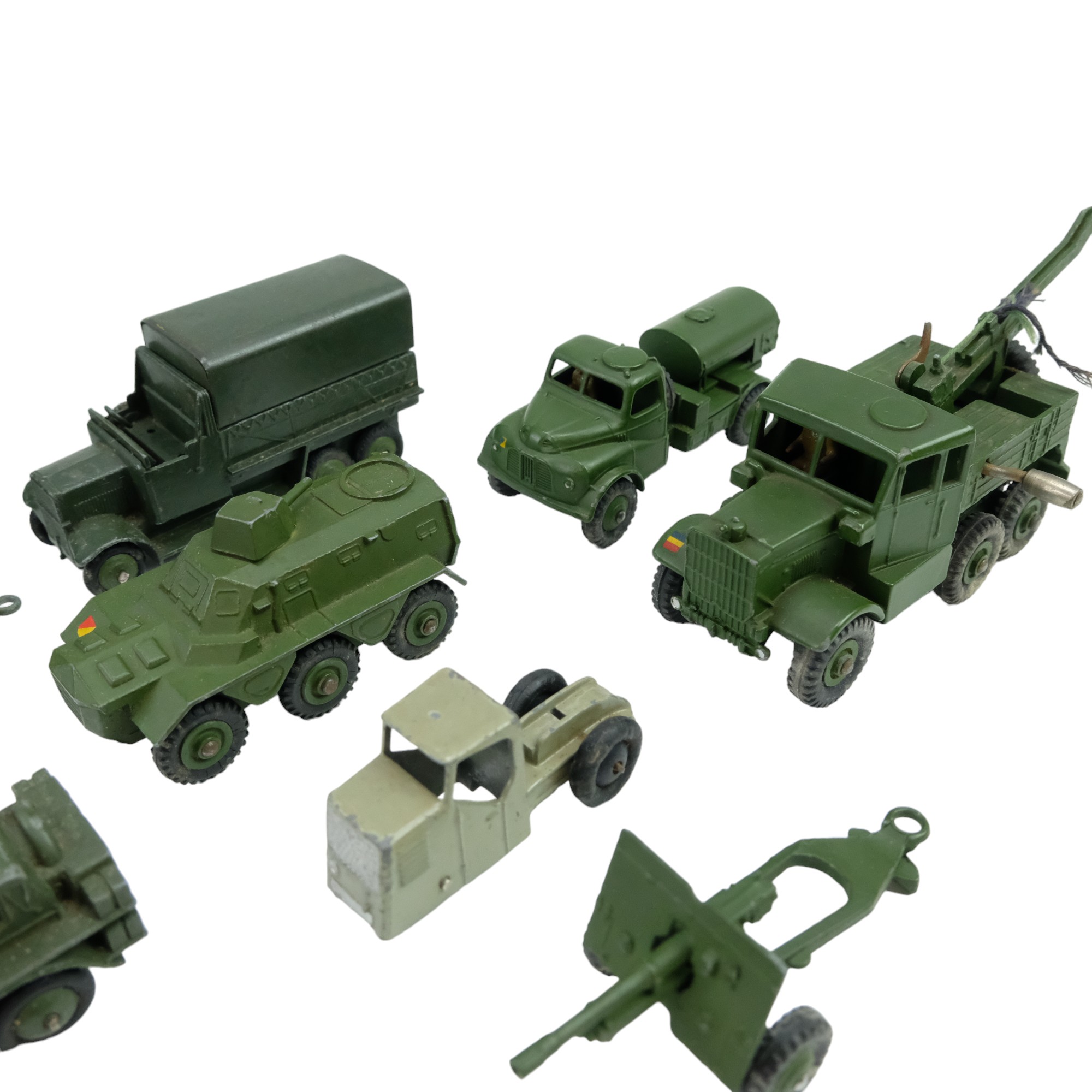 A group of Dinky Supertoys military diecast vehicles including a Medium Artillery Tractor (689), - Image 3 of 5