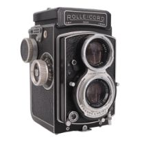 A Franke & Heidecke Rolleicord V twin lens reflex camera, having Schneider Kreuznach Xenar 1:3,5/