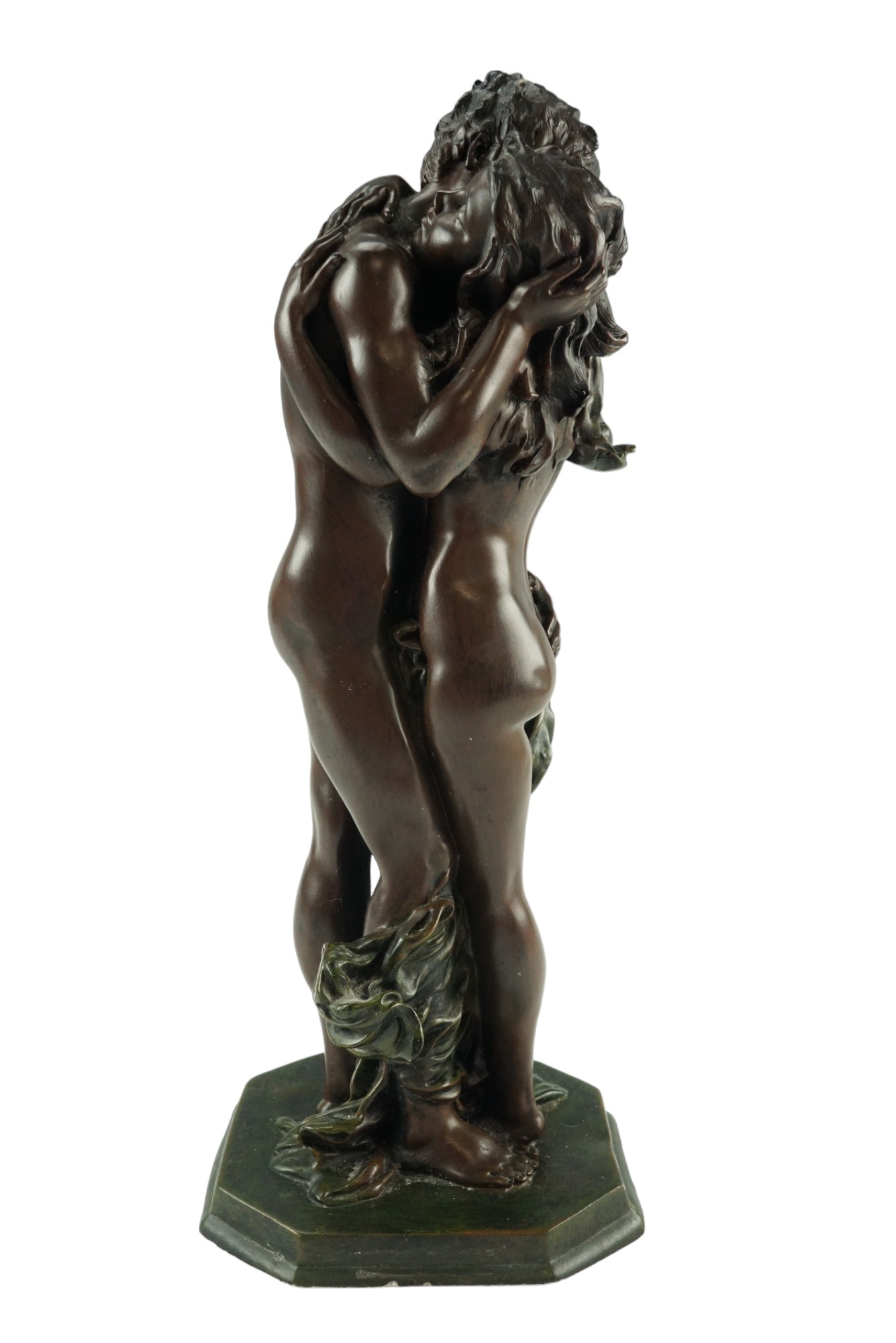 A cold cast bronze sculpture of embracing lovers , 36.5 cm