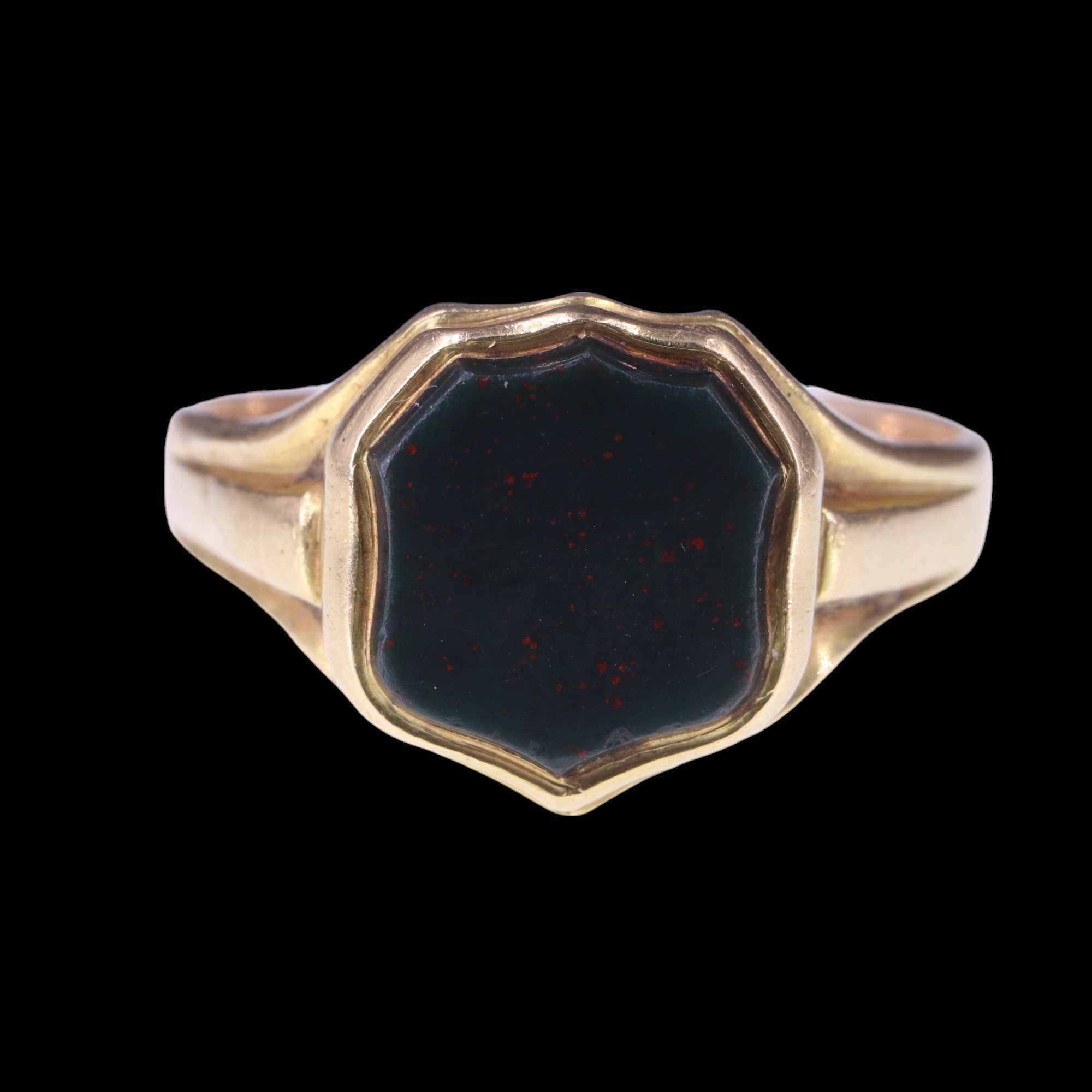 A Victorian 18 ct gold signet ring, having a vacant shield-shaped matrix bezel-set on a heavy gold - Image 2 of 4
