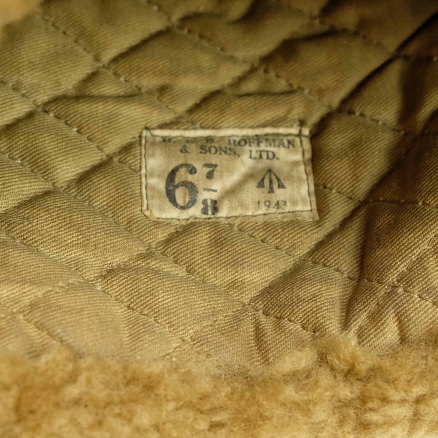 A Second World War Canadian Army cold weather fur cap dated 1943 - Bild 5 aus 5