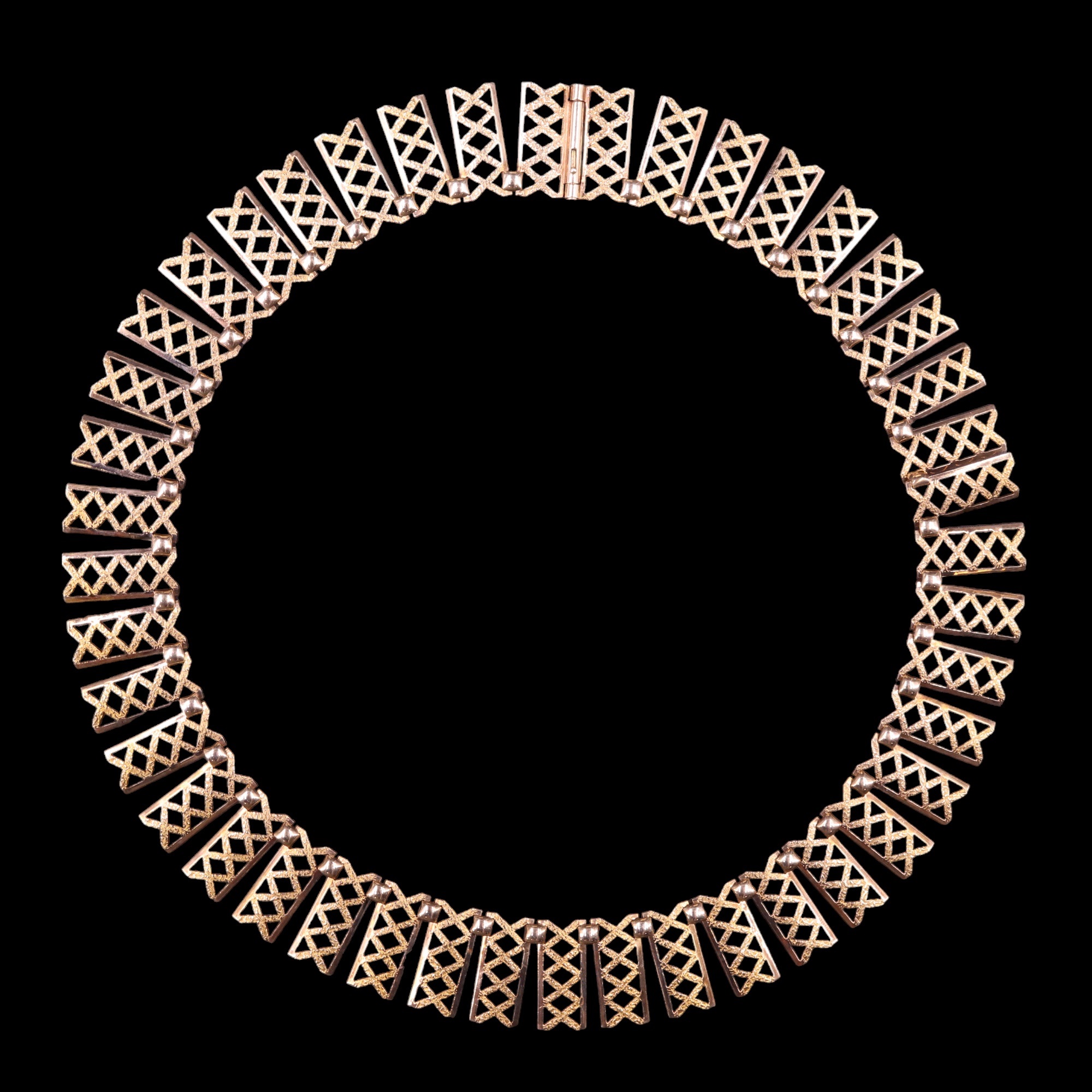 A 1960s cased 9 ct gold collar necklace being a continuous fringe of oblong textured latices captive - Image 2 of 4