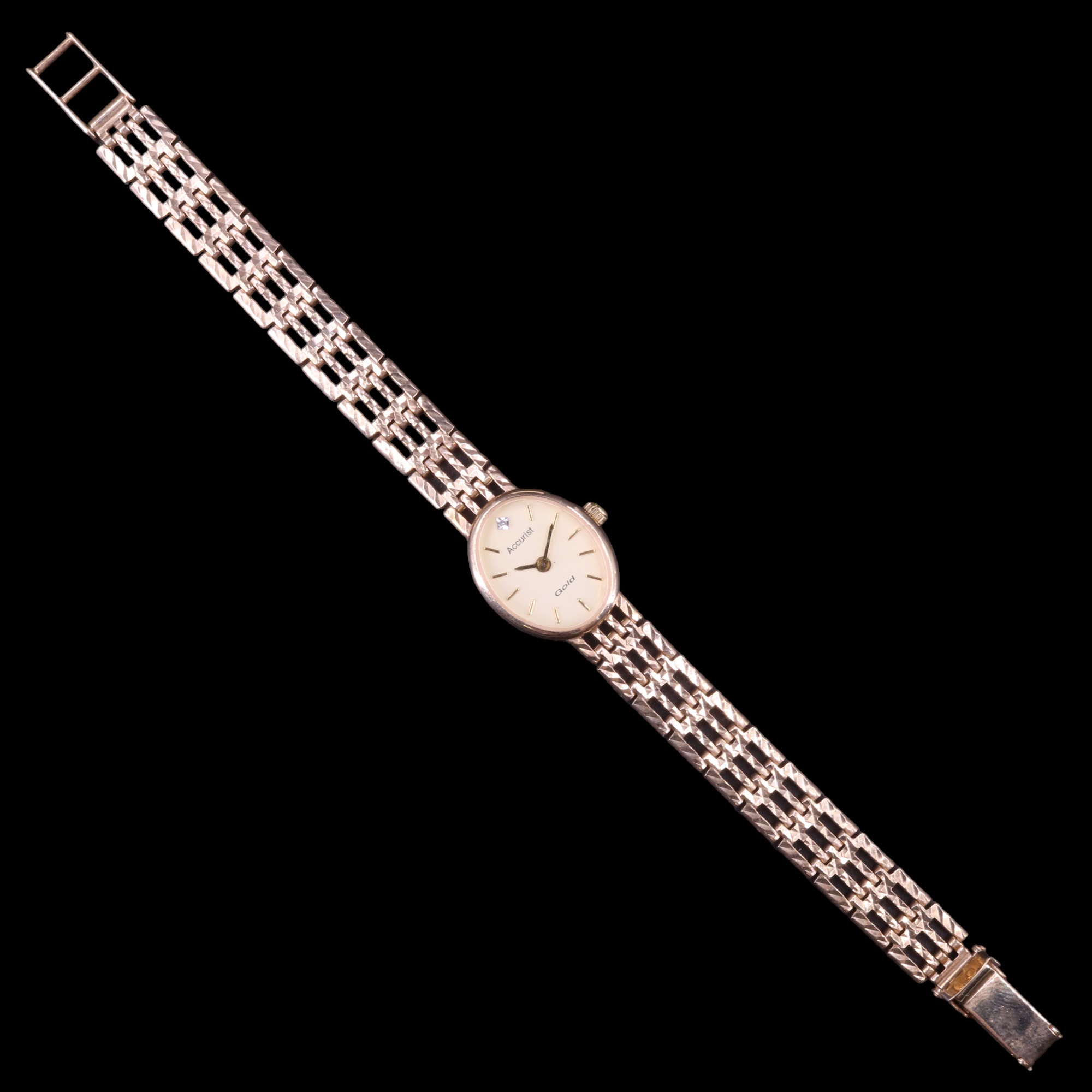 A lady's 9 ct gold Accurist wristwatch, having an electronic Miyota 5R21 movement, diamond-set face, - Image 2 of 6