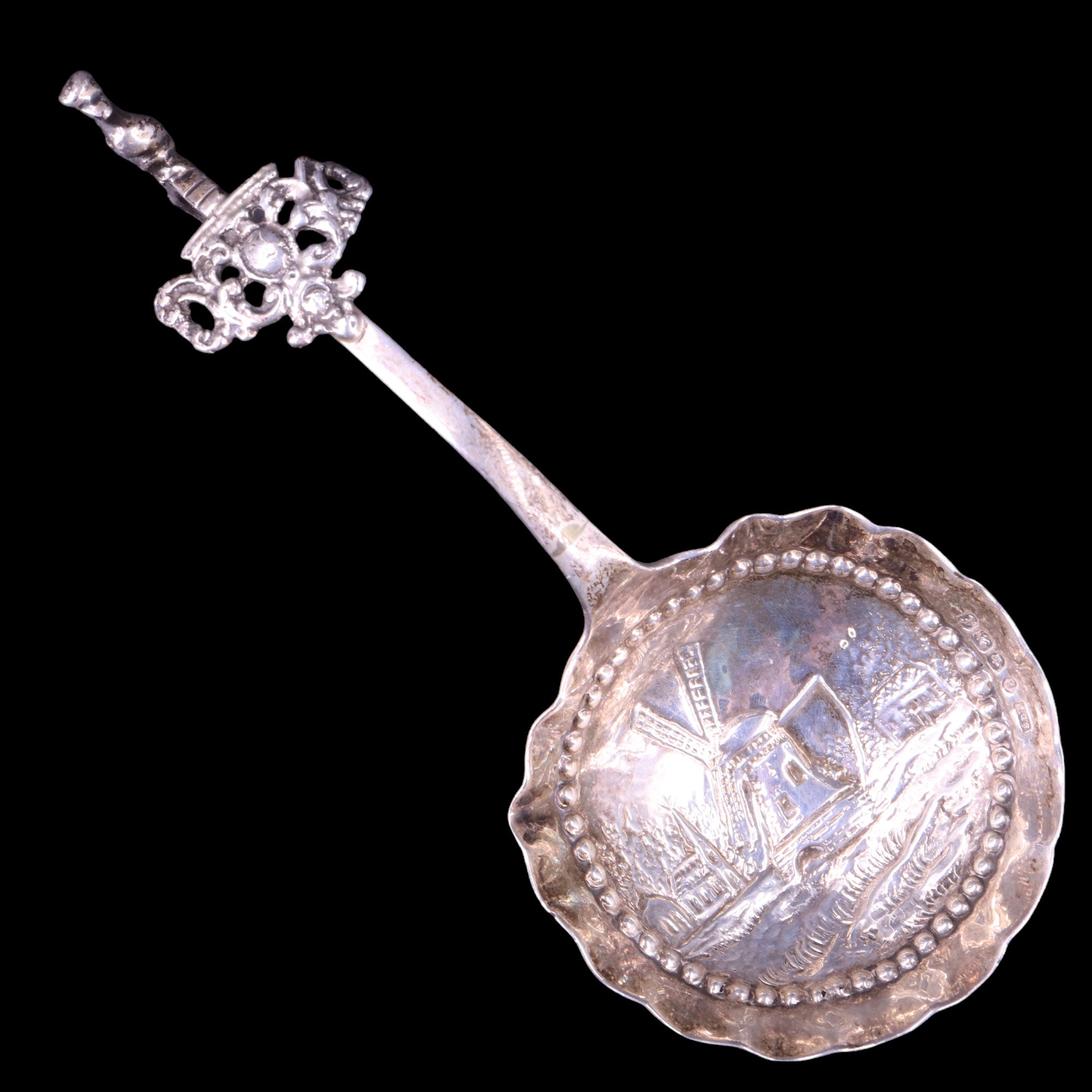 A 1920s Dutch silver caddy spoon, London import marks, 13 cm, 24 g - Image 2 of 5