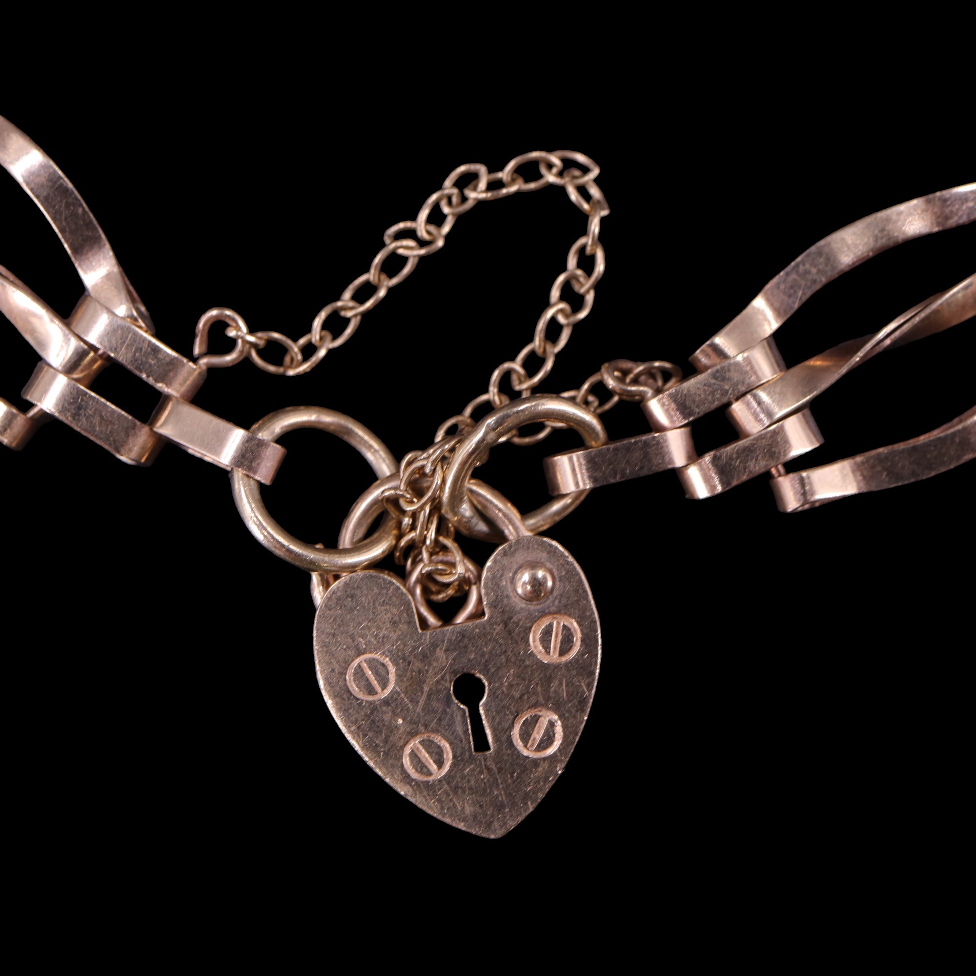 A 9 ct gold fancy gate-link bracelet with a heart-shaped padlock clasp, 17 cm, 5.4 g - Image 2 of 5