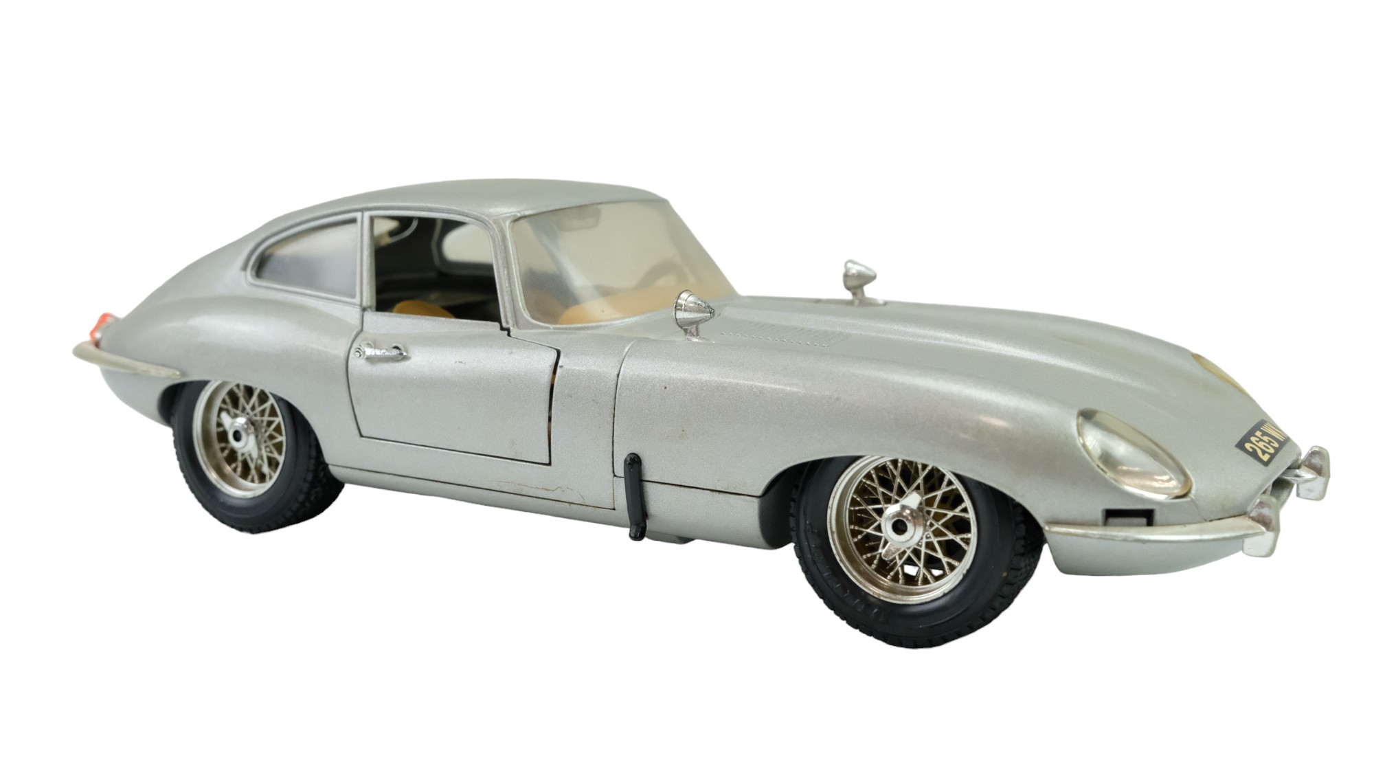 A Bburago Jaguar E-Type (1961) together with sundry Lledo diecast cars and vans - Image 4 of 5