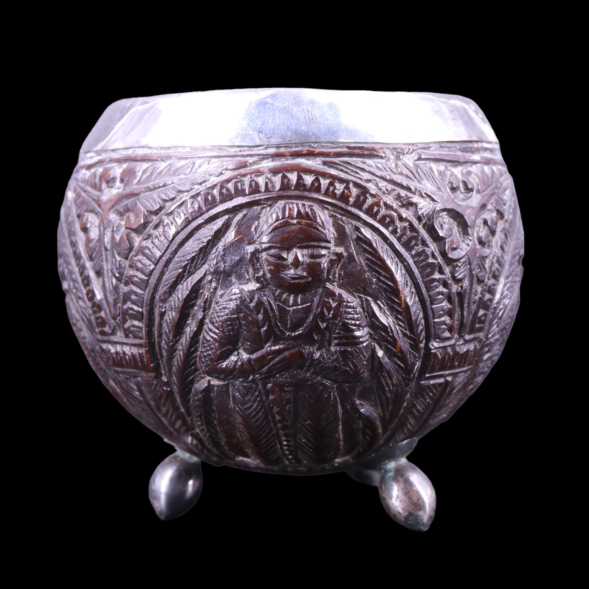 A late 19th / early 20th Century South Asian small white metal mounted coconut cup, 6 cm - Image 3 of 5