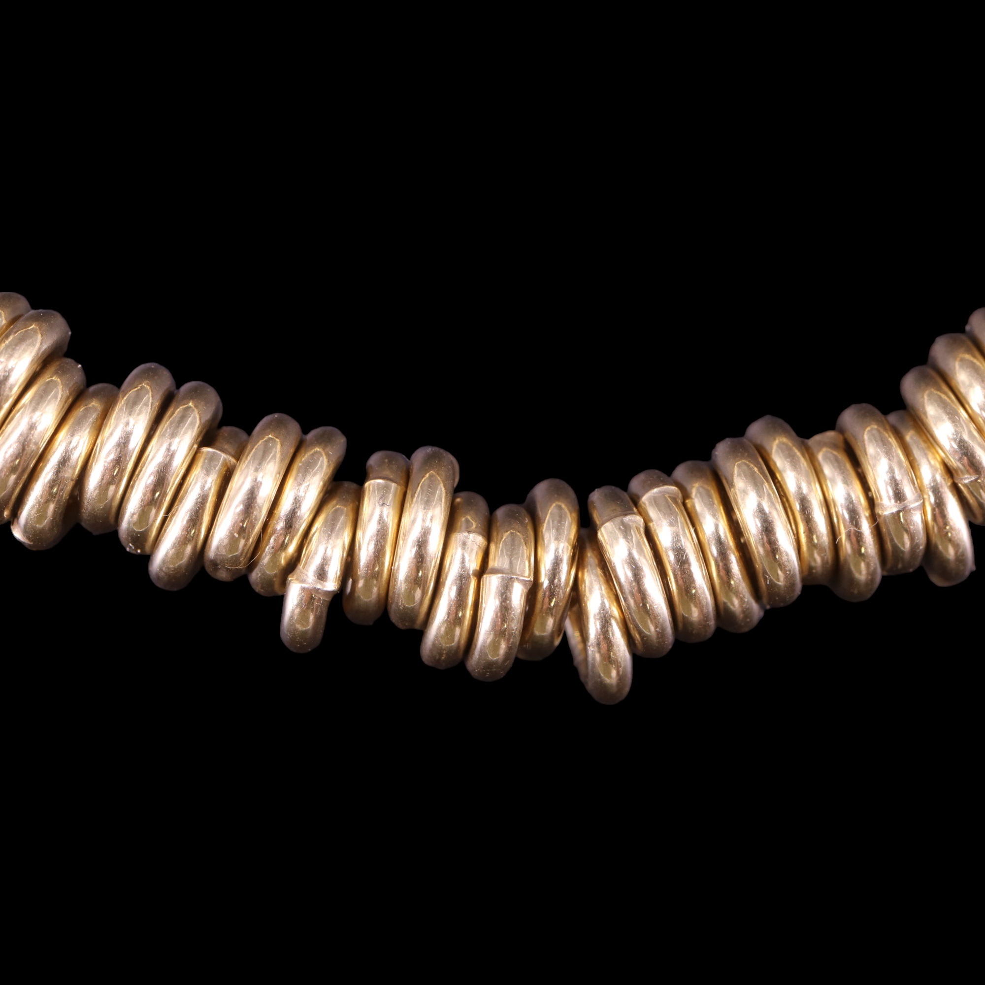 A bracelet of 9 ct gold rings on a fine belcher-link chain with T-bar and ring clasp, 19.5 cm, 8.7 - Image 3 of 3