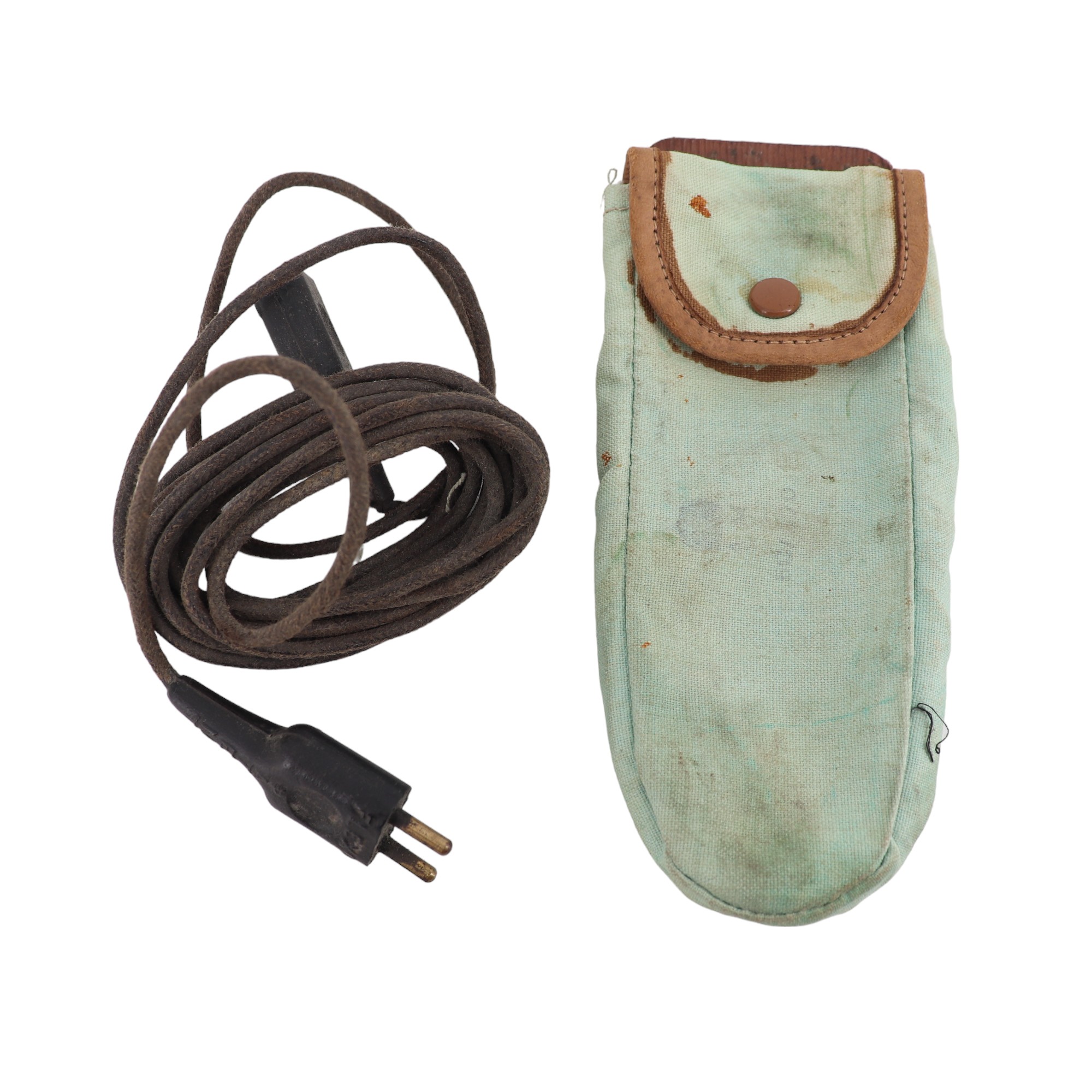 A Second World War RAF aircrew heather flying clothing extension lead and pouch
