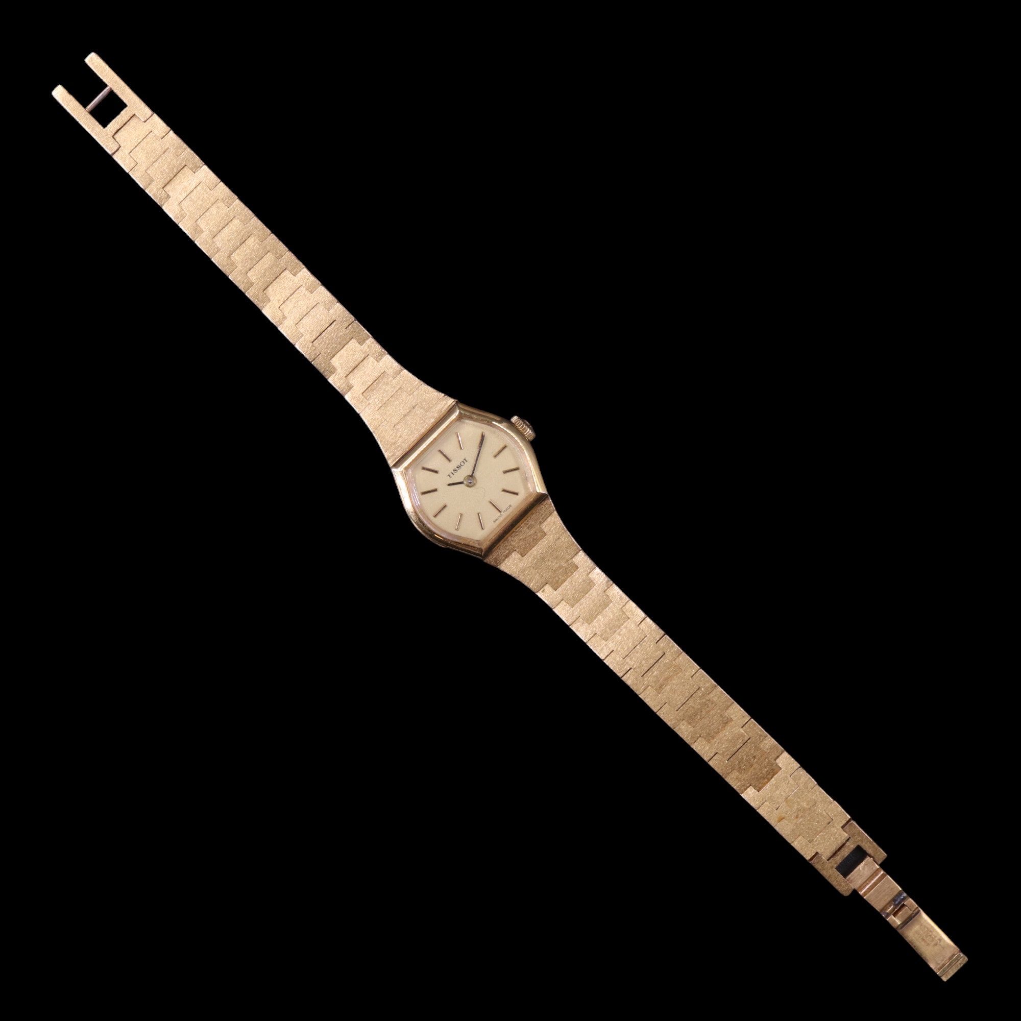 A lady's Tissot gilt metal dress wristwatch, model 639-10944, having a seventeen-jewel manual wind - Bild 2 aus 9