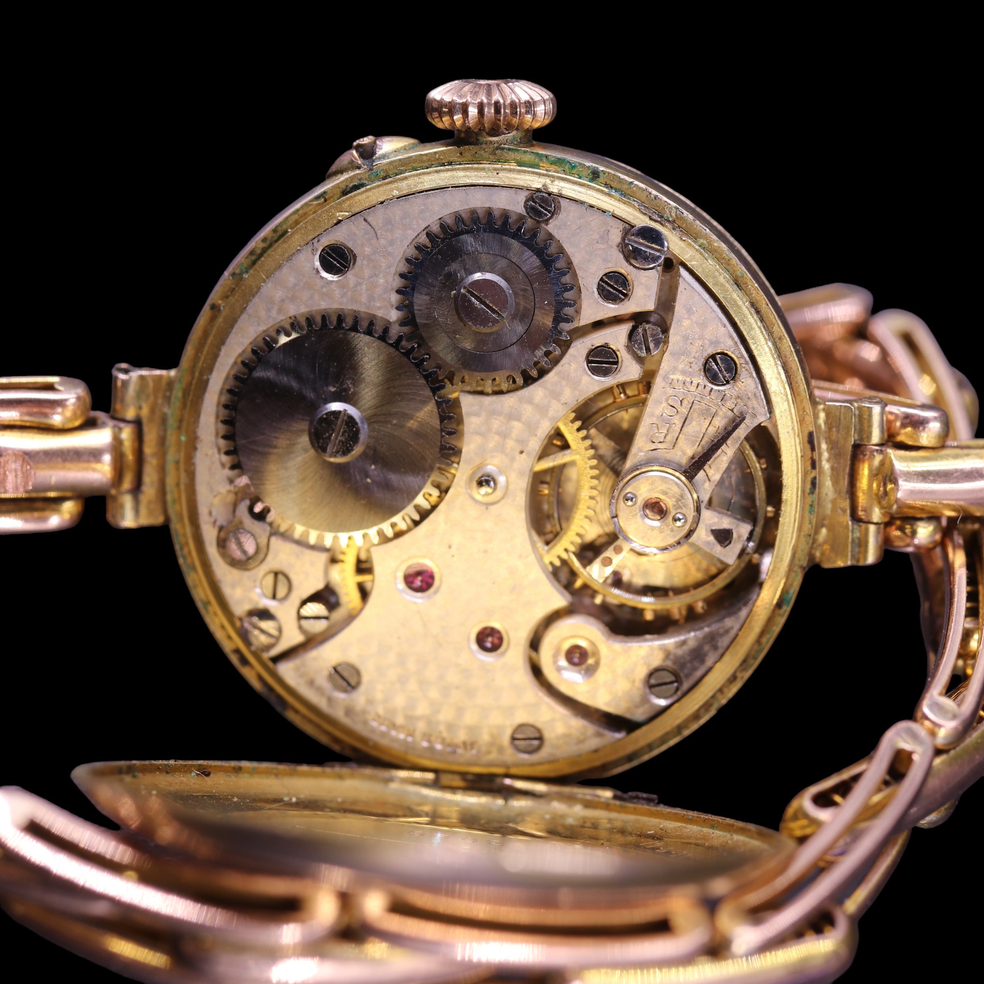 A 1920s lady's wristlet watch, having a 9ct yellow metal Britannic Patent bracelet strap, ( - Image 5 of 5
