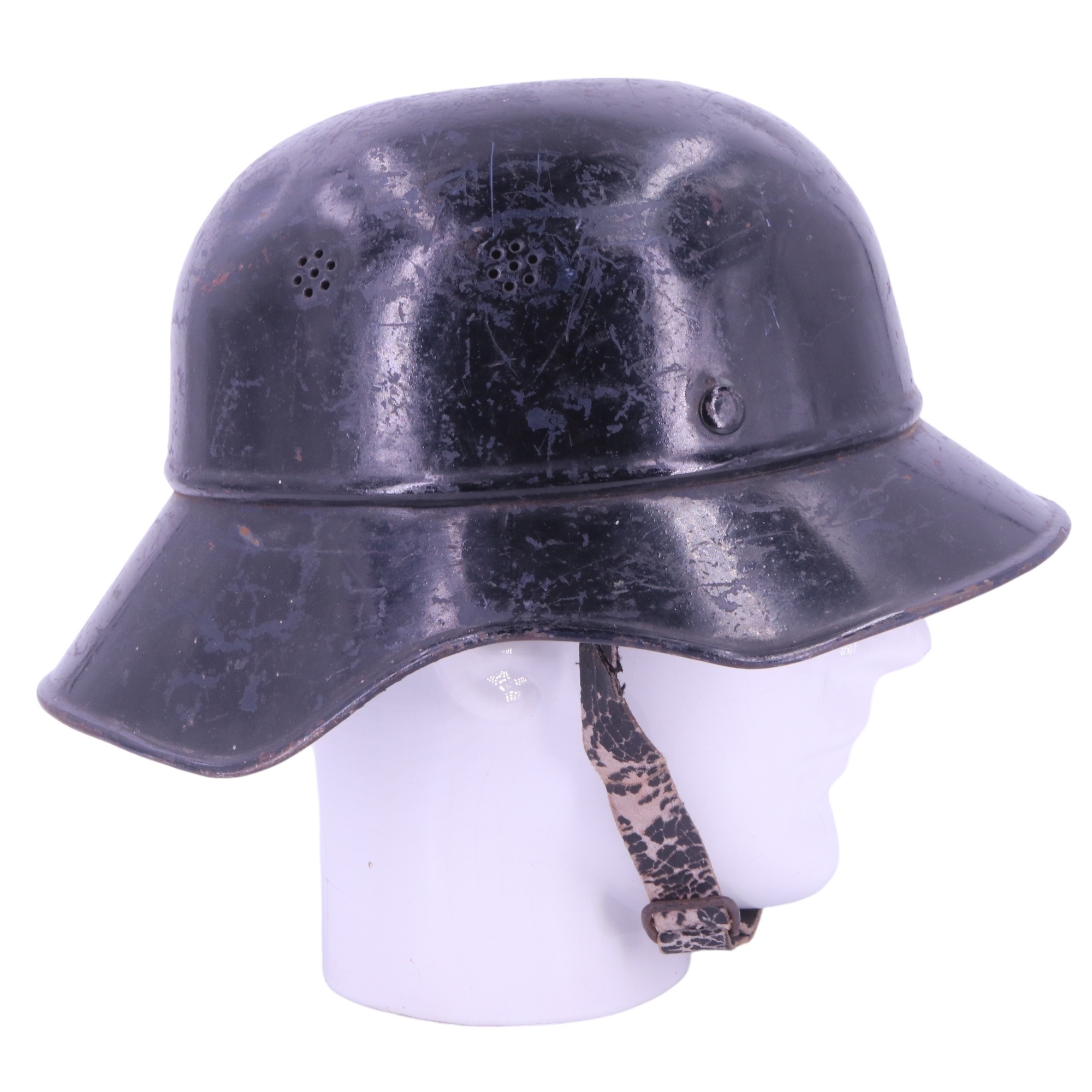 A German Third Reich Luftshutz M38 "gladiator" helmet - Image 3 of 7
