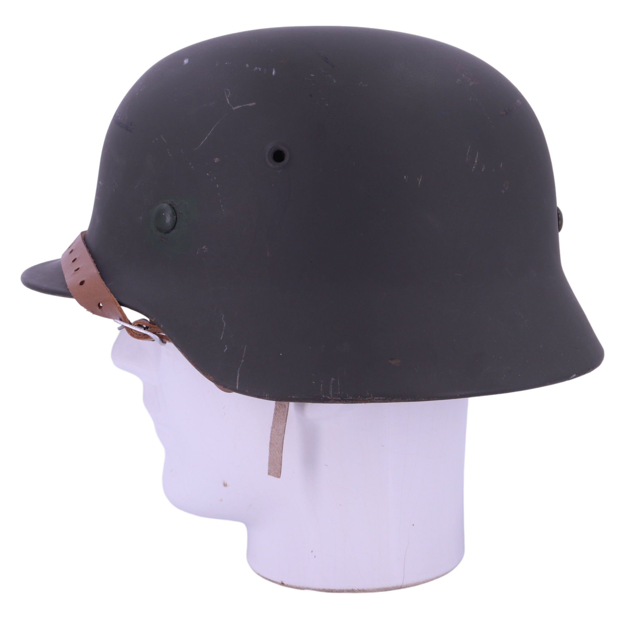 A German Third Reich steel helmet, re-painted and re-lined - Image 5 of 7