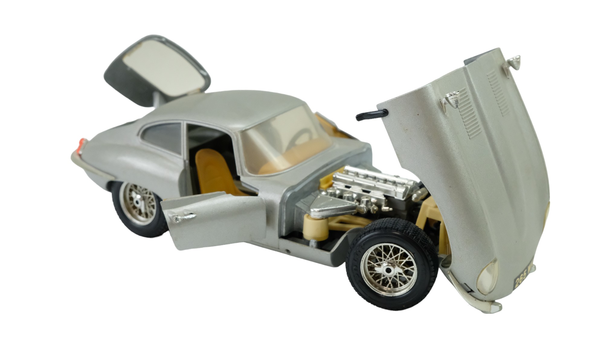 A Bburago Jaguar E-Type (1961) together with sundry Lledo diecast cars and vans - Image 3 of 5