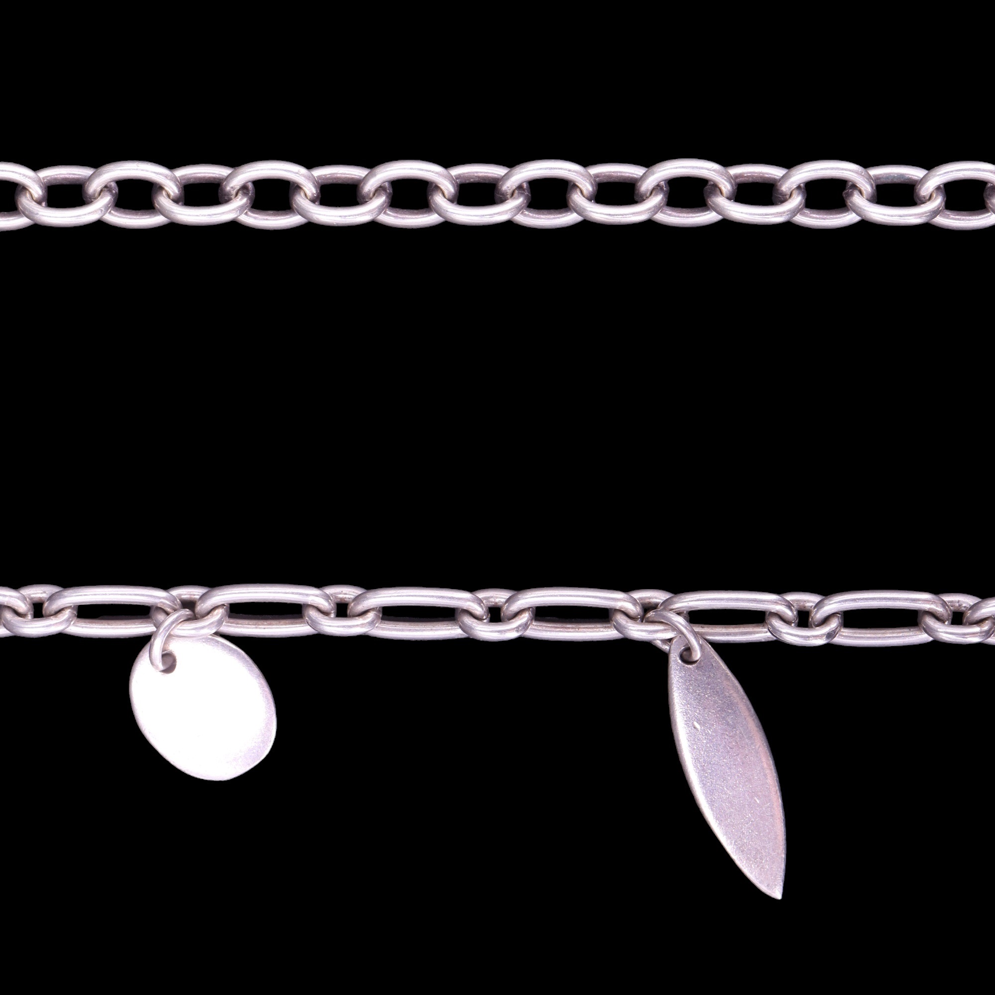 Silver / white metal traditional gate-link, T-bar-and-ring, fringed and other bracelets, 97 g - Image 3 of 7