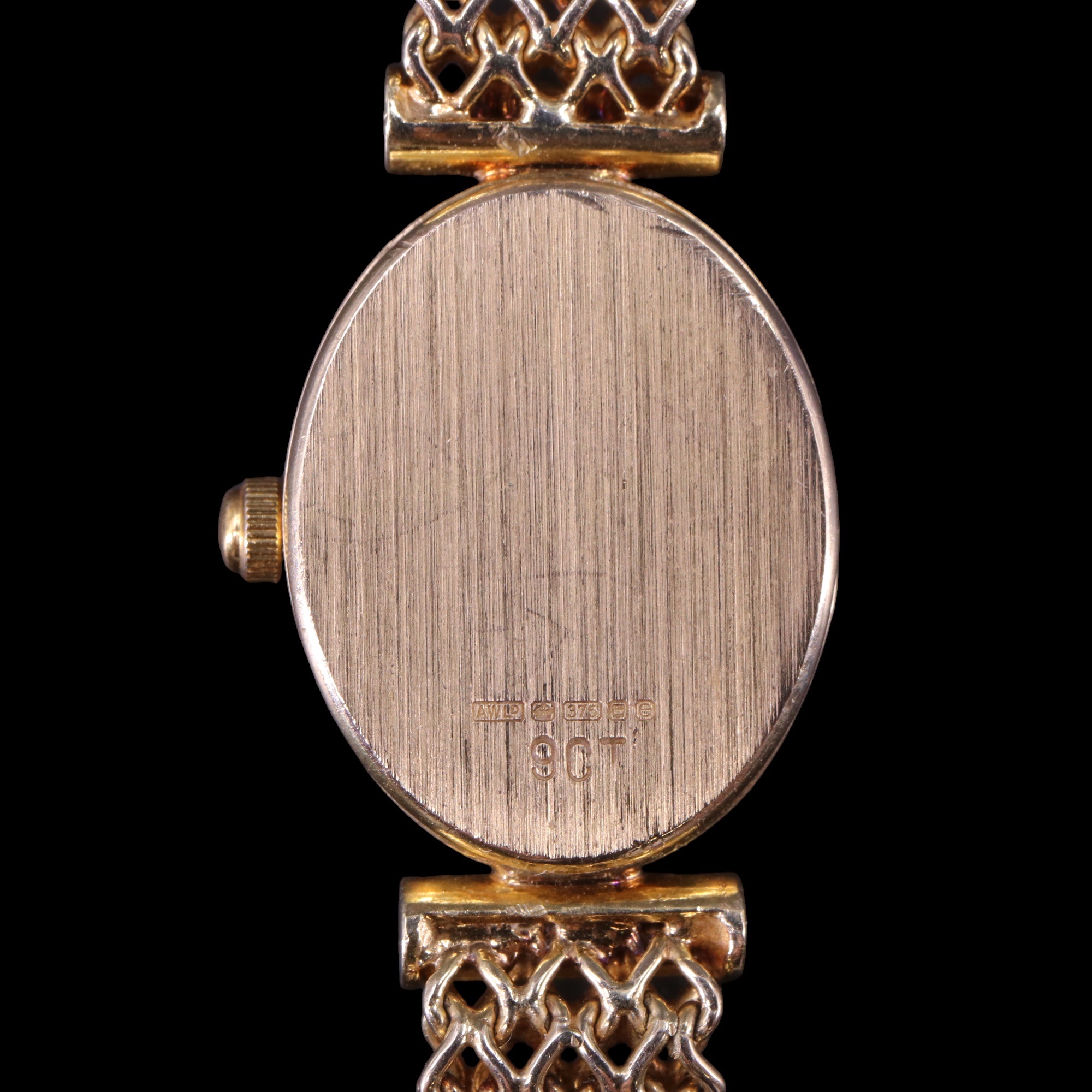 A lady's 2004 Accurist "Gold" 9 ct gold dress wristwatch, having a quartz movement and oval face set - Image 2 of 4
