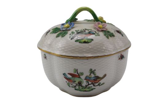 An 18th Century Dresden style porcelain lidded box, of cusped oval section moulded in a fine - Image 1 of 3