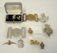 Two Second Warwickshire regiment belt buckles, cap badge and shoulder pip, together with a