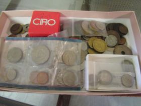Box containing a quantity of American coins including Indian Head one cent and others