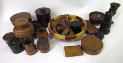 Collection of miscellaneous treenware including a snuff box inscribed ' Phil French, June 1782 '