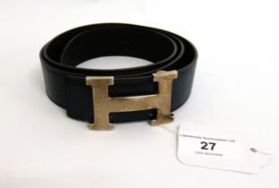 Hermes ladies navy blue H belt, size 90 In good condition with only a couple of minor scuffs to