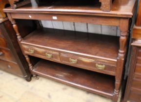 Edwardian oak buffet with two drawers and turned supports, 122cm wide