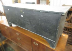 19th Century painted elm coffer with hinged cover, 126 x 41 x 52cm