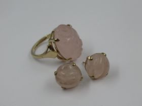9ct Gold carved rose quartz set dress ring, together with a pair of similar 9ct gold mounted ear