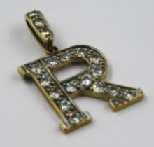 9ct Gold initial R pendant set cubic zirconia, gross weight 4.8g