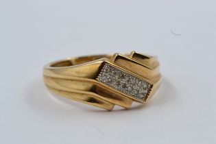 9ct Yellow gold ring set with diamond chips, size 'N', 2g