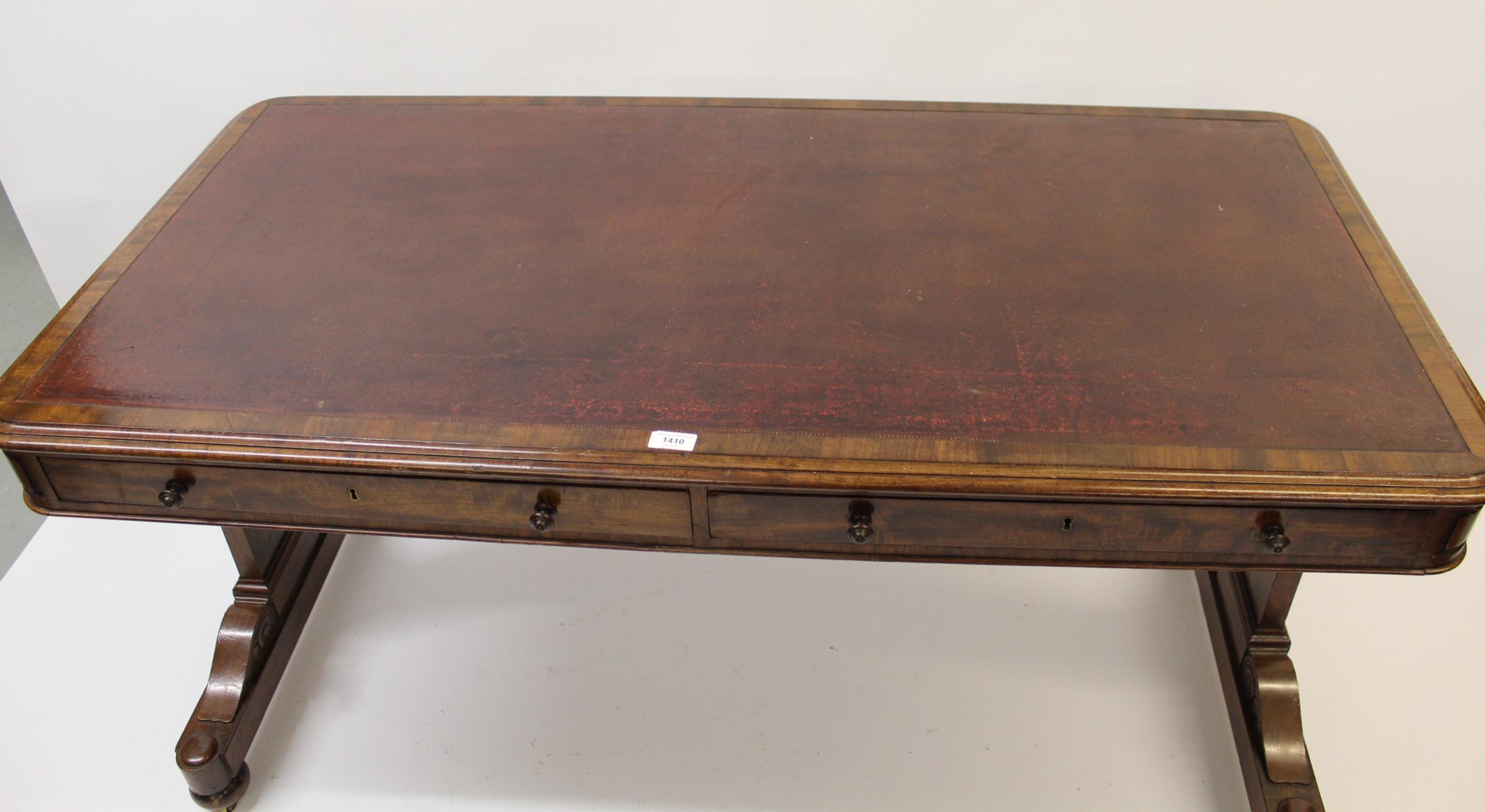 Good quality William IV mahogany stretcher writing table, the red leather inset moulded top above - Image 3 of 3