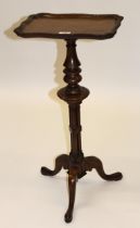 Good quality 19th Century rosewood pedestal wine table, the shaped dish top with a bead pattern