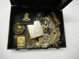 Quantity of loose military cap badges etc., housed in a military issue first aid box