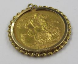 1899 Sovereign in a 9ct gold mount Gross weight 9.4g