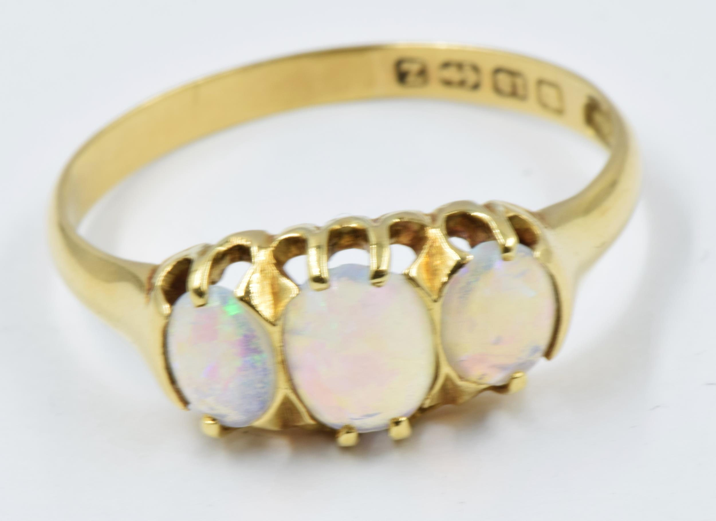 18ct Gold three stone opal set ring, 26g, size R