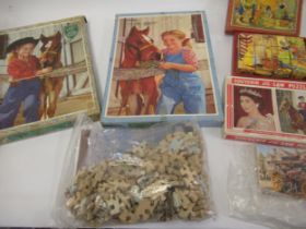 Small quantity of various puzzles