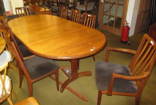 Mid 20th Century G Plan teak pull-out extending dining table, with an integral extra leaf and a