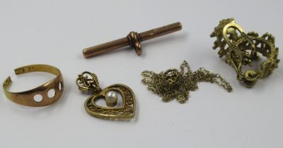 Pair of 9ct gold ear clips, 9ct gold T-bar, 9ct gold ring (at fault) and a 9ct gold pendant set