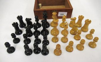 Staunton pattern ebony and boxwood chess set, height of King 3in