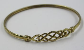 Small 9ct gold Celtic knot design bangle, 3.5g