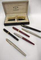 Parker gold plated boxed fountain pen set of two with 18ct gold nibs, together with three other