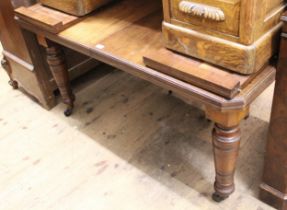 Late Victorian walnut wind-out extending dining table, raised on turned tapering supports with two