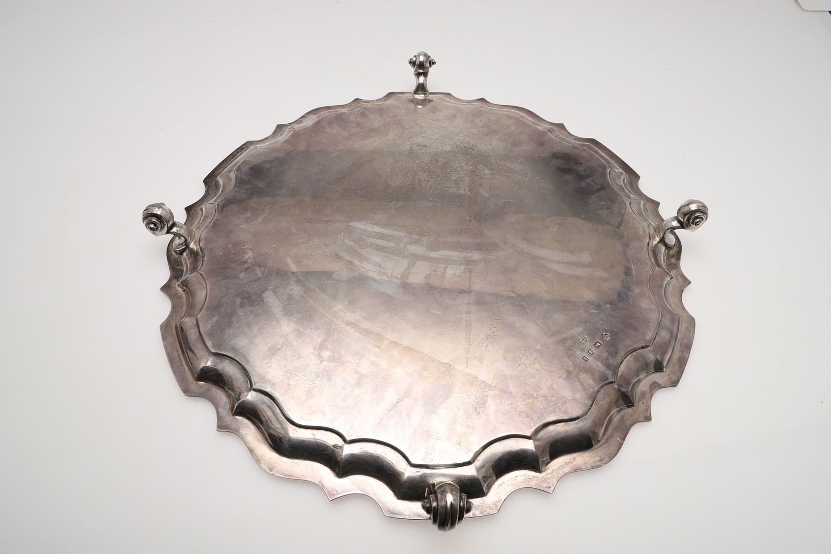 A GEORGE V SILVER SALVER. - Image 3 of 4