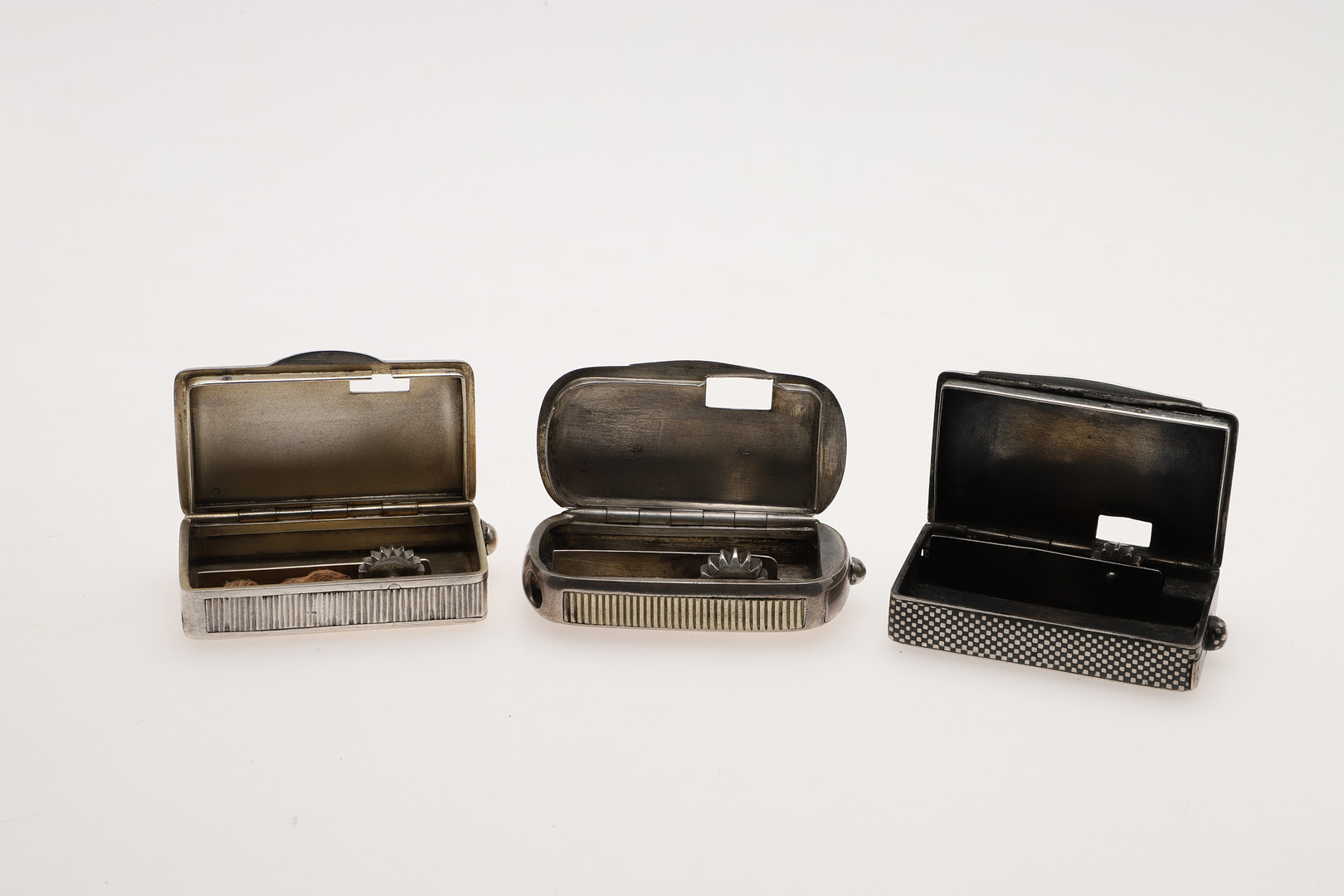 FOUR CONTINENTAL SILVER VESTA CASES. - Image 5 of 6